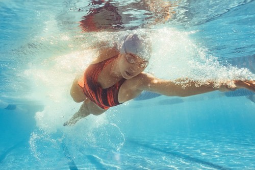 Plavání a pohyb ve vodě – méně bolesti, stresu a lepší dýchání