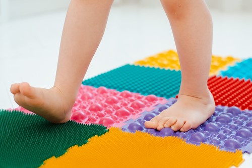 Ploché nohy u dětí: co je příčinou a proč nezanedbat léčbu?